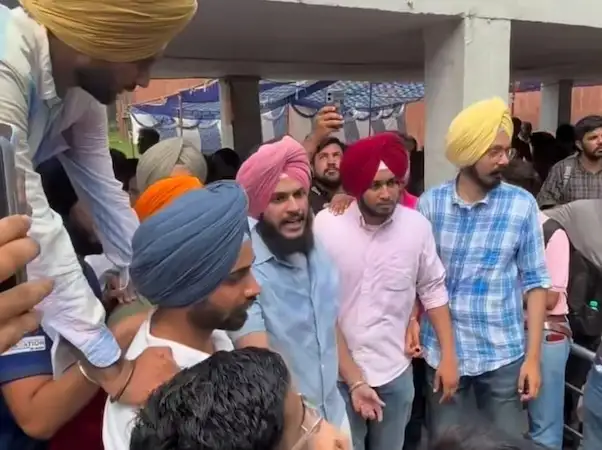 ਪੰਜਾਬ ਯੂਨੀਵਰਸਿਟੀ 'ਚ ਭਾਰੀ ਹੰਗਾਮਾ: BJP-RSS ਦੇ ਪ੍ਰੋਗਰਾਮ ਖ਼ਿਲਾਫ਼ ਵਿਦਿਆਰਥੀਆਂ ਦਾ ਤਿੱਖਾ ਰੋਸ, ਪੁਲਿਸ ਨਾਲ ਝੜਪ ਤੋਂ ਬਾਅਦ ਕਈ ਹਿਰਾਸਤ 'ਚ!
